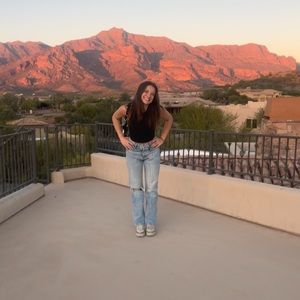 Meet your Posher, Olivia